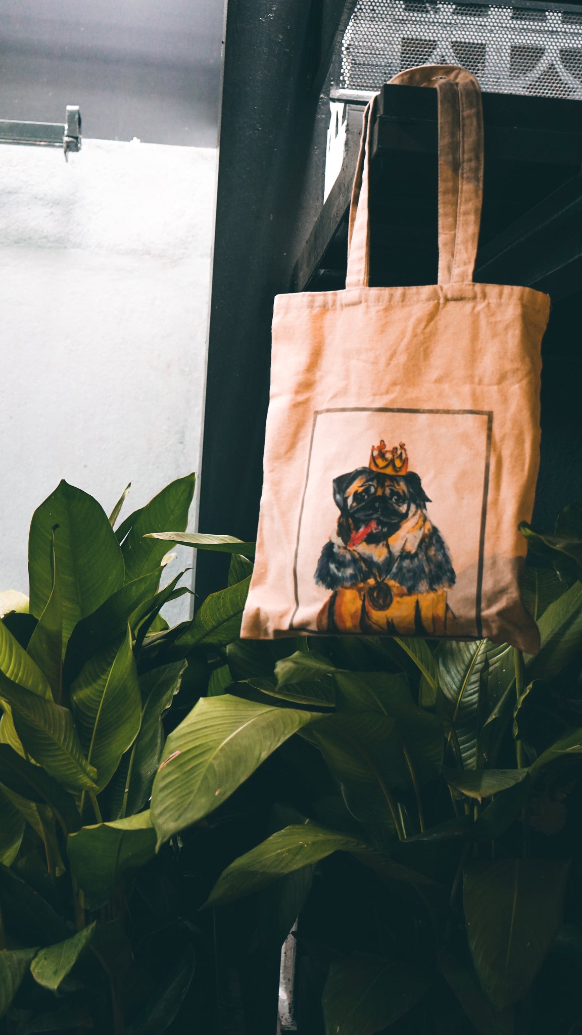 Royal Pug | AR Tote bag